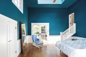 3 bedrooms, desk, iron/ironing board, travel cot