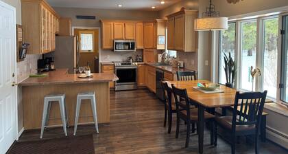 One Oak Vacation Rental - Lake Charlevoix Area