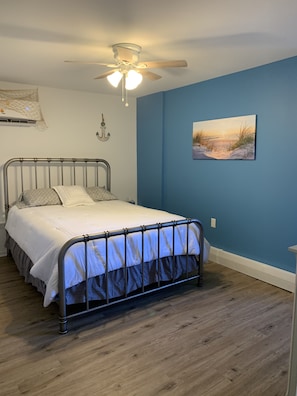 1 bedroom, WiFi, bed sheets - Lovely Little Condo on the Big Lake (Coloma)