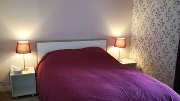 3 slaapkamers, een strijkplank/strijkijzer, reisbedje, gratis wifi