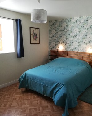 3 bedrooms, iron/ironing board, travel cot, free WiFi