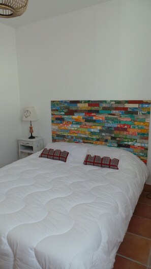 2 bedrooms, iron/ironing board, travel cot, free WiFi