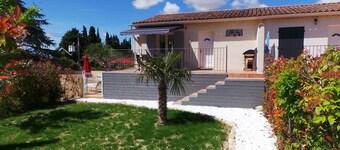 Jolie Maison Avec Jardin et Piscine Privée