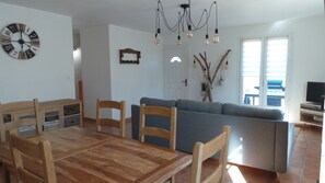 Dining - Jolie Maison Avec Jardin et Piscine Privée (Sablet)