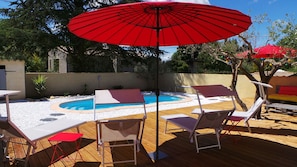Outdoor pool - Jolie Maison Avec Jardin et Piscine Privée (Sablet)