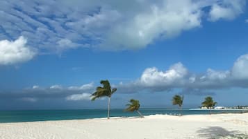 Am Strand, Liegestühle, Strandtücher