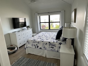2 bedrooms, desk, travel crib, free WiFi