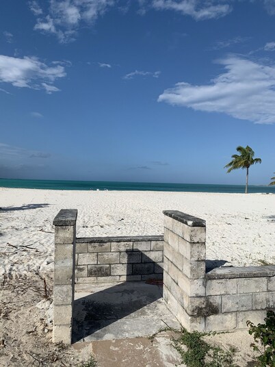 Beautiful & Quiet Villa in Bahamas - Steps from a Stunning Beach!