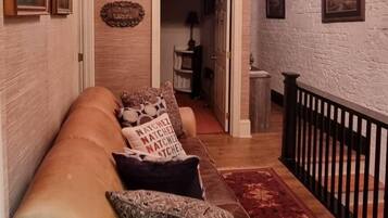 Smart TV, Hulu, books, streaming services