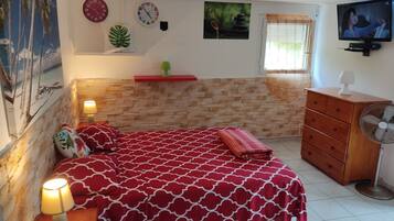 Iron/ironing board, free WiFi, bed sheets