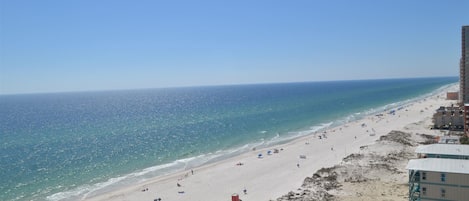 Am Strand, Liegestühle, Strandtücher