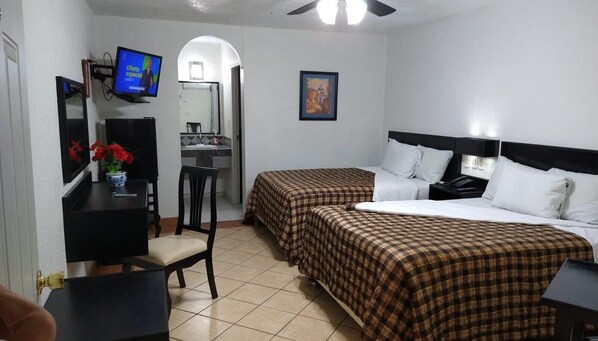Basic Double Room, 1 Bedroom | Free WiFi, bed sheets - Hotel De Mexico (Matamoros)