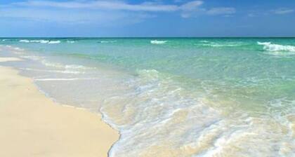 Spacious ~ Private Beach~Shuffleboard~Pool