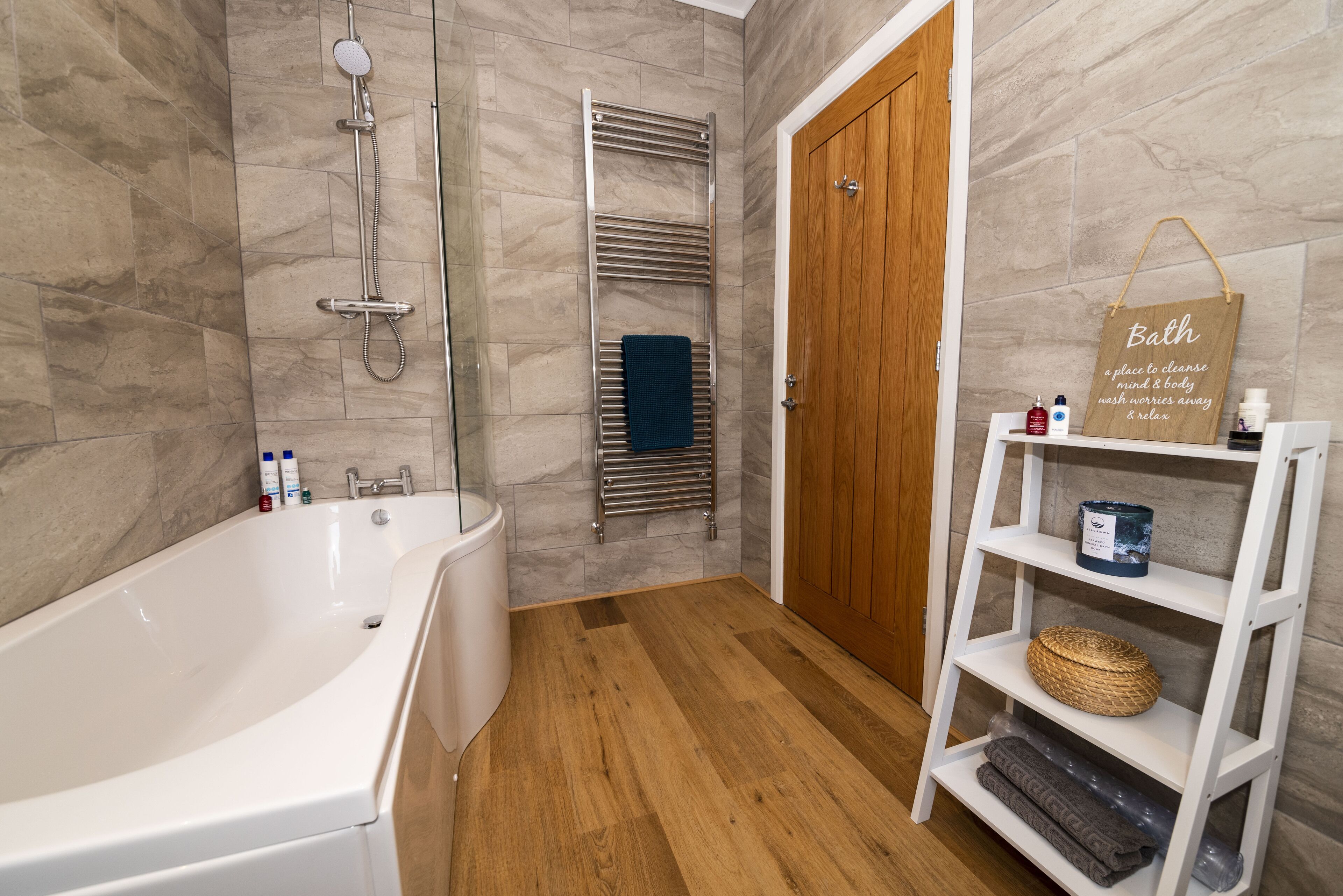 Combined shower/bathtub, hair dryer, towels, toilet paper
