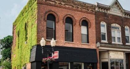 Historic Downtown Manistee Apartment