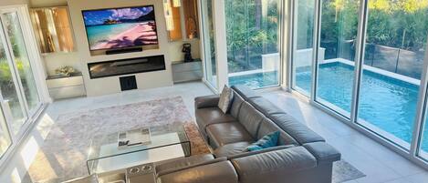 Smart TV, chimenea