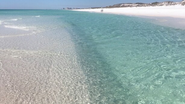A beach with clear turquoise water and white sand. - Luxury, privacy and serenity close to beach, private pool (Santa Rosa Beach)