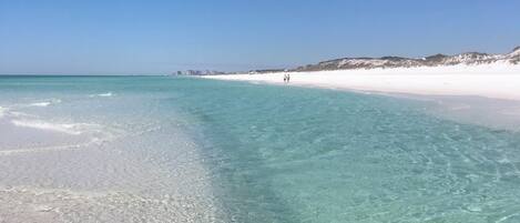 Beach nearby, sun loungers, beach towels