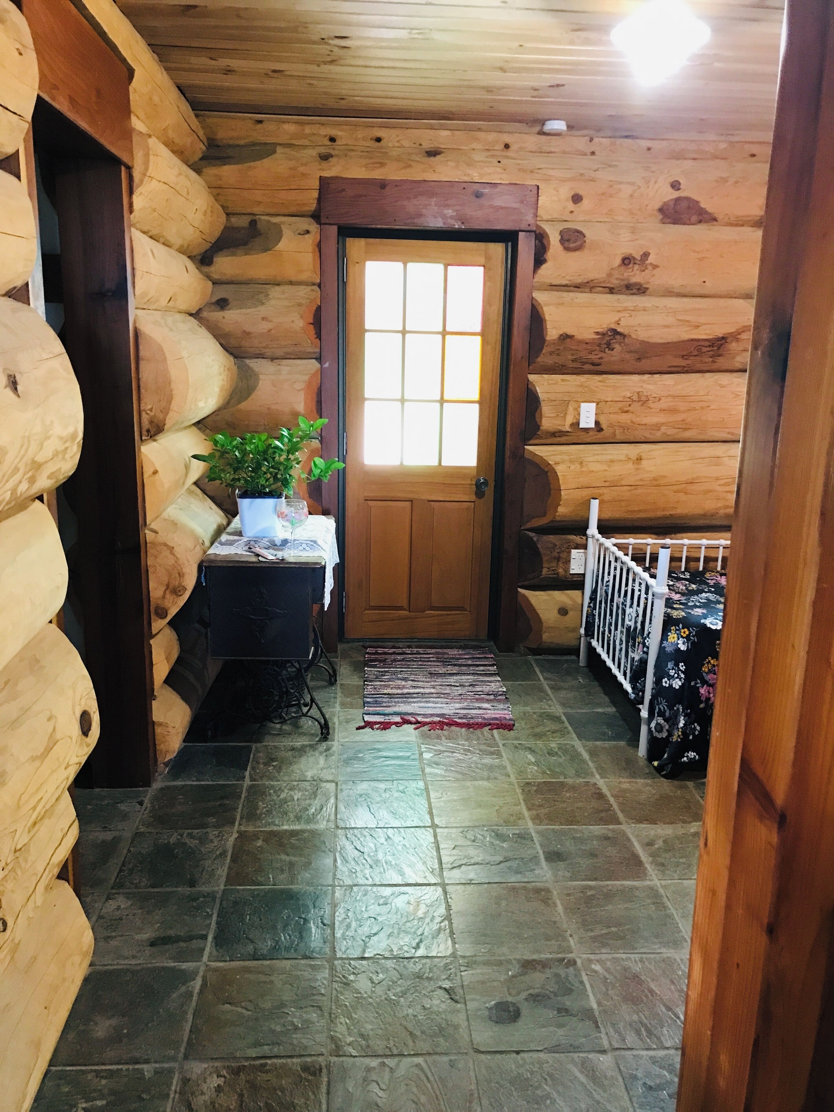 4 makuuhuonetta, työpöytä, silitysrauta/-lauta, ilmainen Wi-Fi