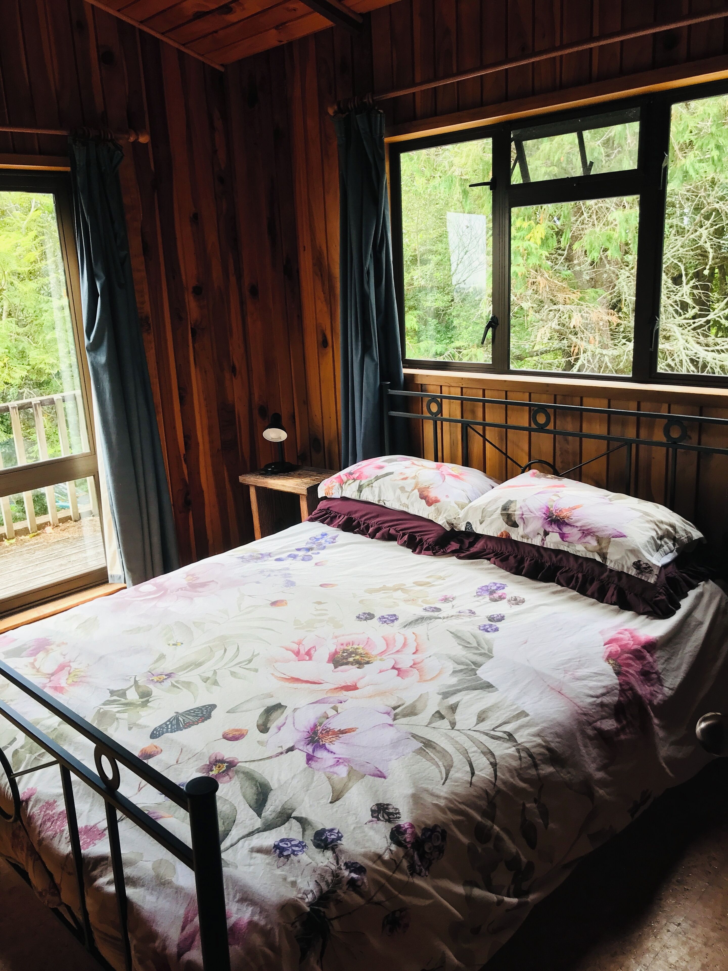 4 bedrooms, desk, iron/ironing board, travel cot