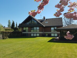 Exterior - Mod. Apartment with balcony, 4 persons, near Hamburg (Seevetal)