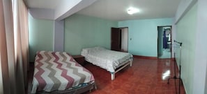 3 chambres, fer et planche à repasser, Wi-Fi gratuit, draps fournis