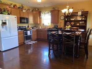 Refrigerador, microondas, horno, placa de cocina