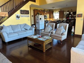 TV, fireplace - Private, peaceful farmhouse with mountain and horse views! (SEYMOUR)