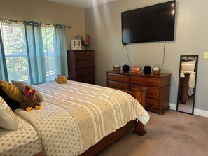 4 bedrooms, iron/ironing board, free WiFi, bed sheets - Private, peaceful farmhouse with mountain and horse views! (SEYMOUR)