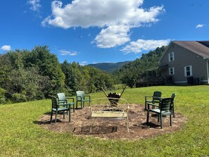 Property grounds - Private, peaceful farmhouse with mountain and horse views! (SEYMOUR)