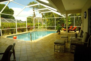 Outdoor pool - Remodeled home located on McGregor Blvd with private pool, and outdoor kitchen (Fort Myers)