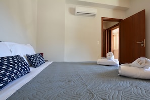 2 bedrooms, individually decorated, individually furnished, desk