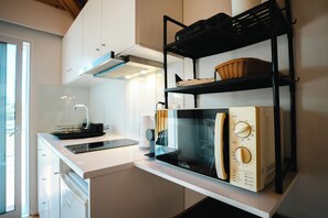 雪櫃、微波爐、焗爐、爐具