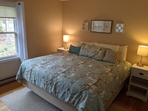 4 makuuhuonetta, silitysrauta/-lauta, ilmainen Wi-Fi, vuodevaatteet