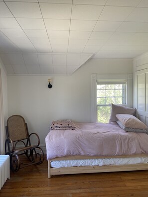 3 bedrooms, WiFi - Charming Quogue village home (East Quogue)