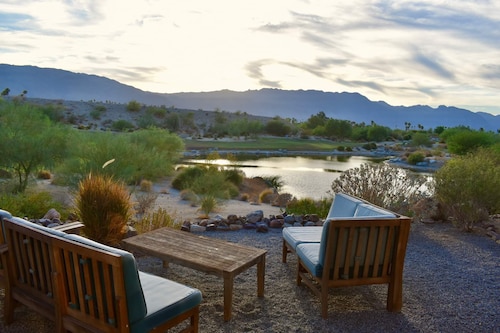 Casa de Vistas~ 2bdr 2bath with a view!