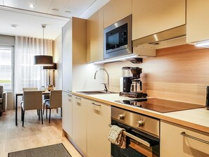 Jääkaappi, mikroaaltouuni, astianpesukone