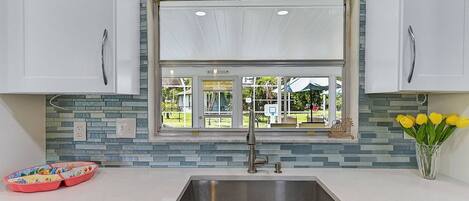 冰箱、微波炉、烤箱、炉灶