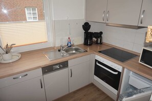 Kühlschrank, Mikrowelle, Ofen, Wasserkocher