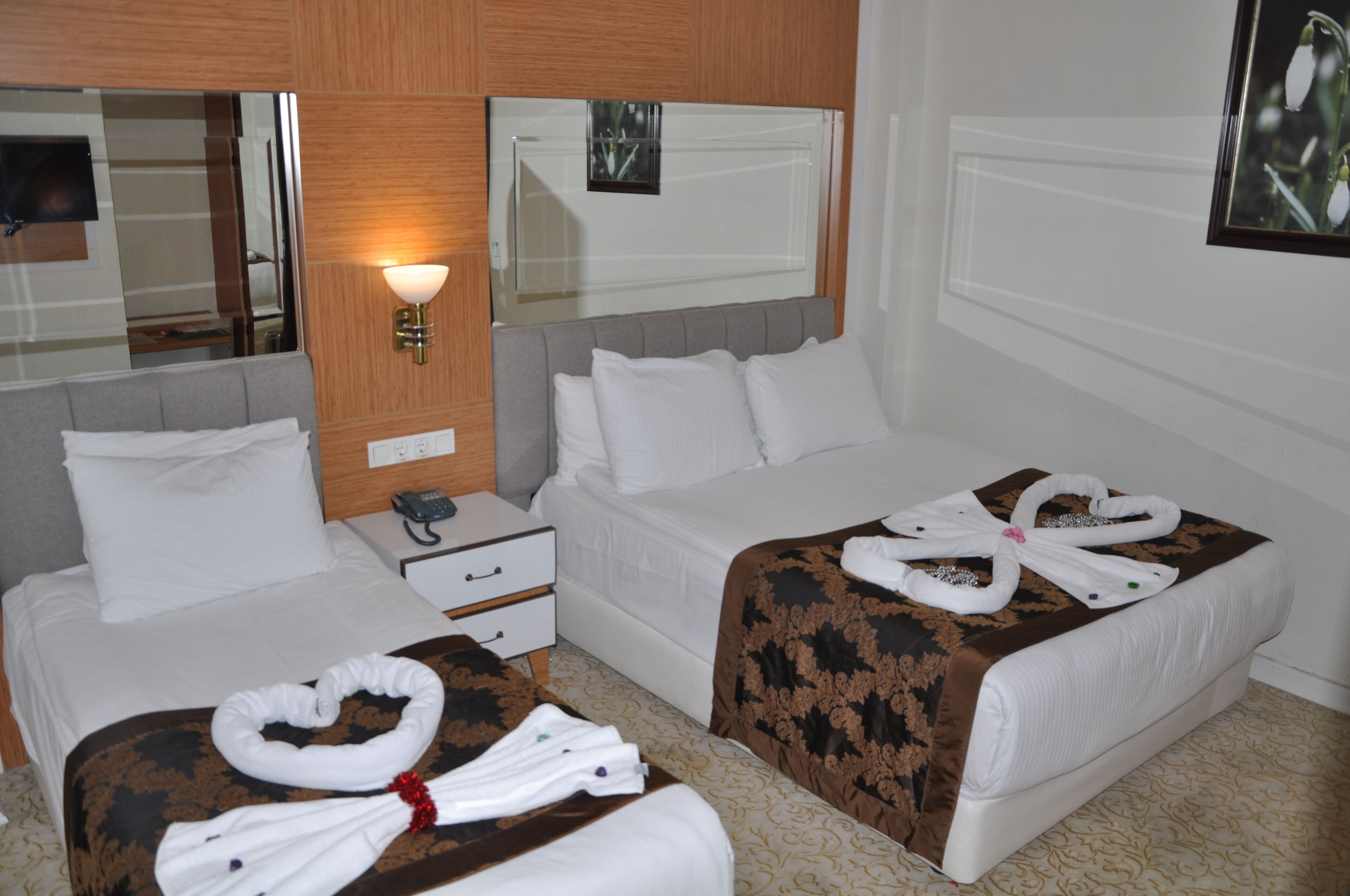 economy double room | 1 bedroom, minibar, in-room safe, free wifi