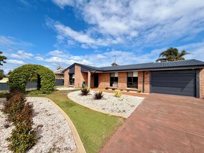 A residential property with a brick exterior, a garage, and a landscaped garden. - Bright & Relaxing home -South Bunbury Retreat (South Bunbury)