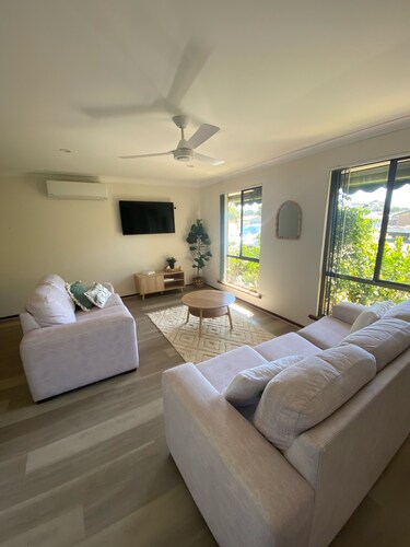 Bright & Relaxing home -South Bunbury Retreat