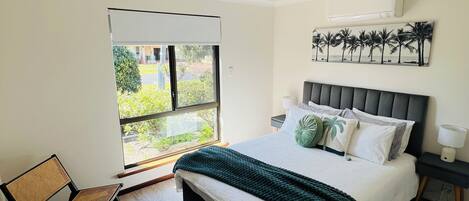 4 bedrooms, desk, iron/ironing board, travel cot