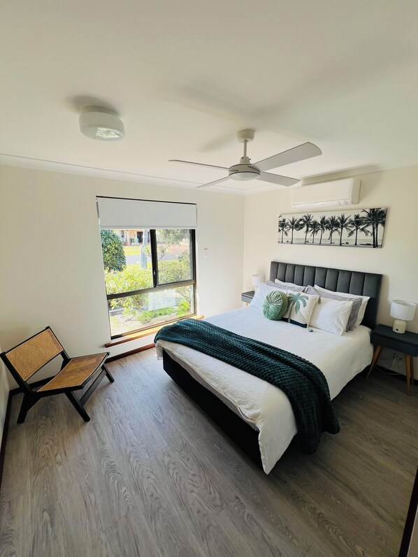 4 bedrooms, desk, iron/ironing board, travel crib