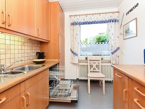 Fridge, oven, dishwasher, high chair - Ferienwohnung Flut - Ferienwohnungen im Haus Nordseebrise (Neuharlingersiel)