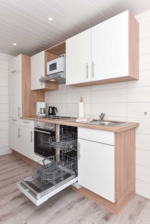 Kühlschrank, Mikrowelle, Ofen, Hochstuhl