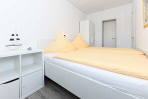 1 bedroom, travel cot, WiFi - Ferienwohnung 2 - Haus Windliese (Esens)