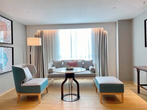 Minibar, safe på rommet, skrivebord og skrivebord for bærbar PC