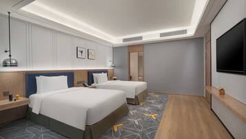 套房, 1 间卧室 (Living Area) | 迷你吧、客房内保险箱、办公桌、遮光窗帘