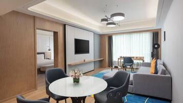 迷你吧、房內夾萬、書桌、手提電腦工作空間